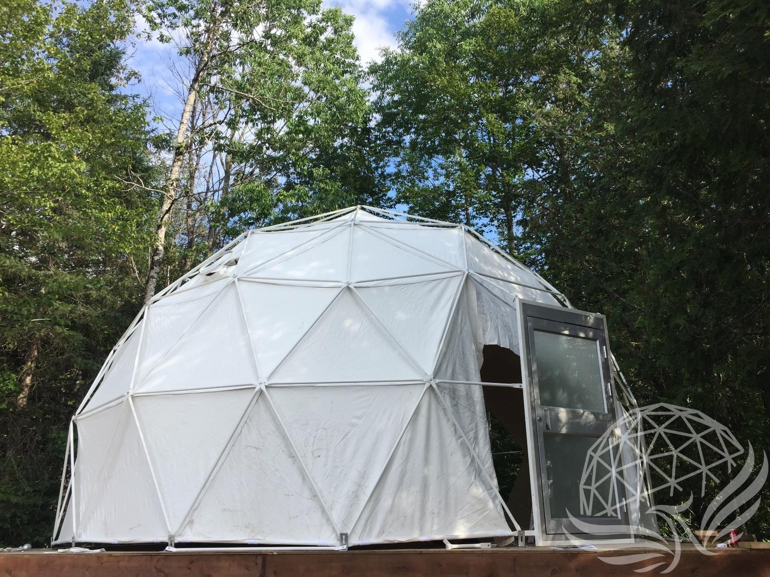 23 ft / 7m / 400 sqft All Season Glamping Dome