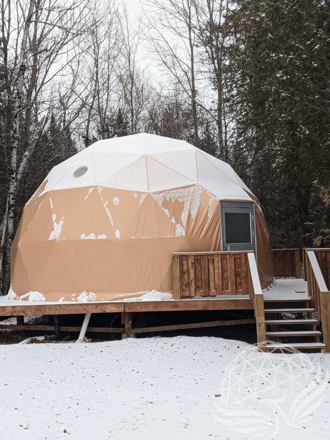 23 ft / 7m / 400 sqft All Season Glamping Dome
