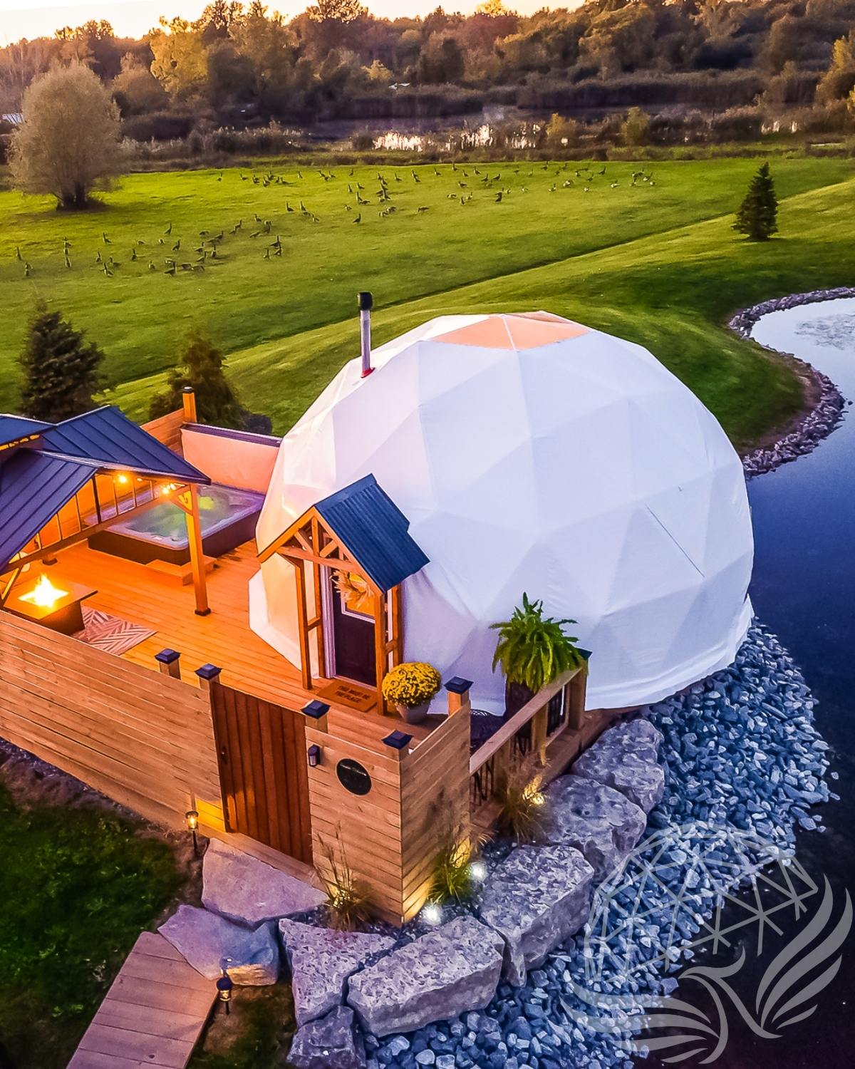 23 ft / 7m / 400 sqft All Season Glamping Dome