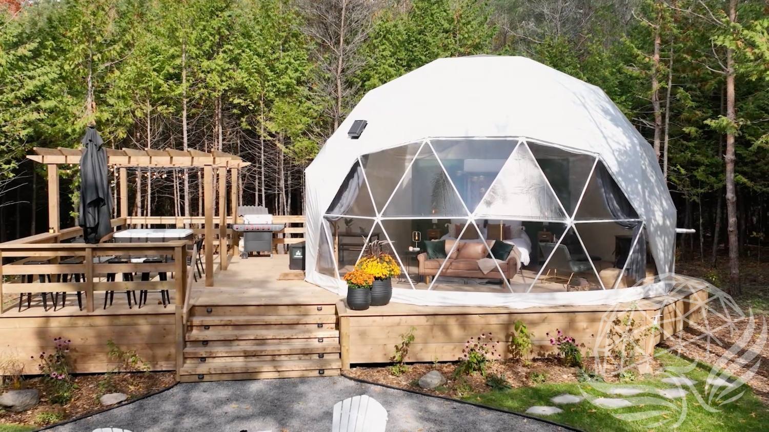 26ft / 8m / 520 sqft All Season Glamping Dome