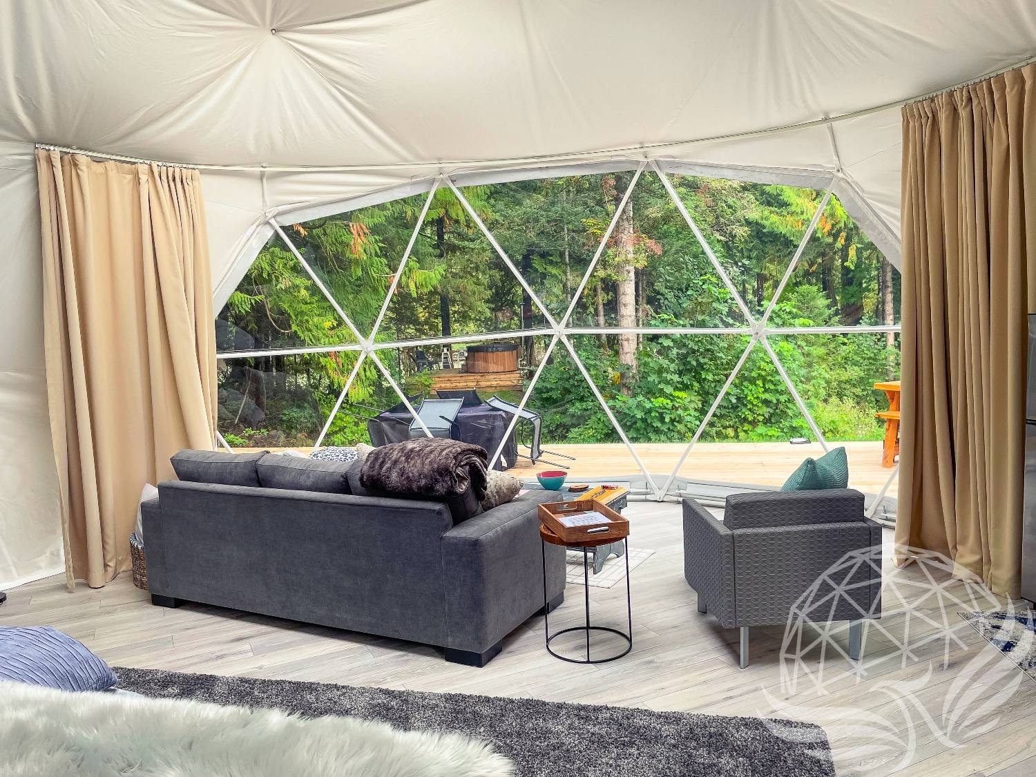 26ft / 8m / 520 sqft All Season Glamping Dome