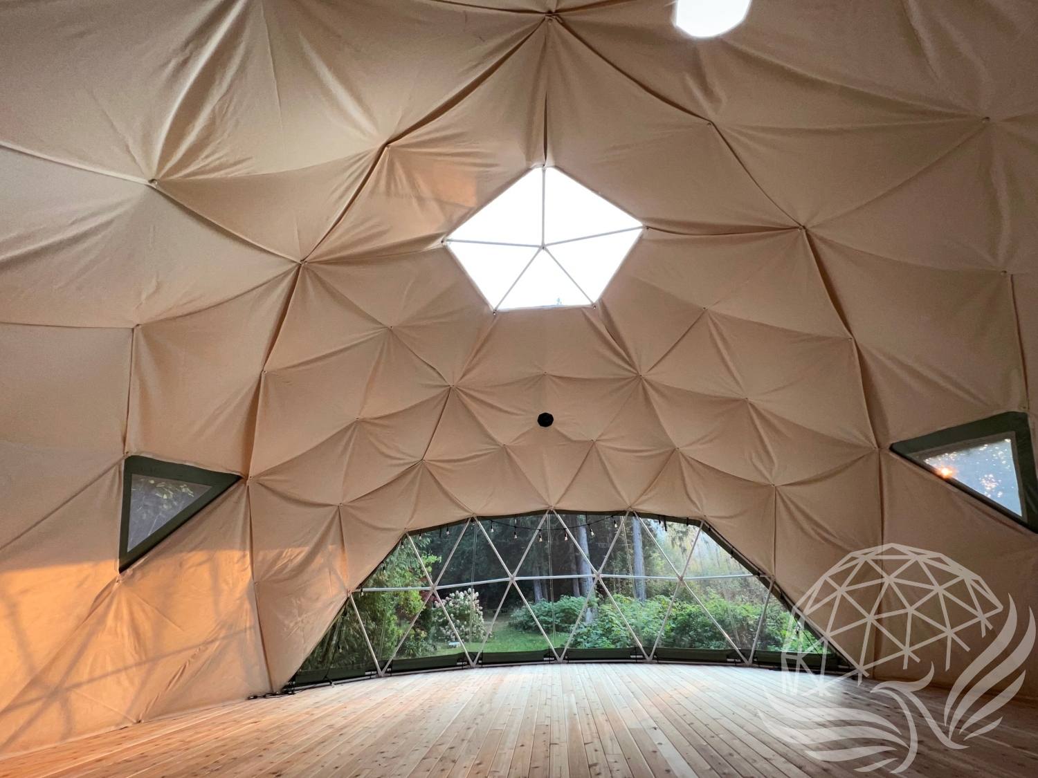 30ft / 9m / 690 sqft All Season Glamping Dome