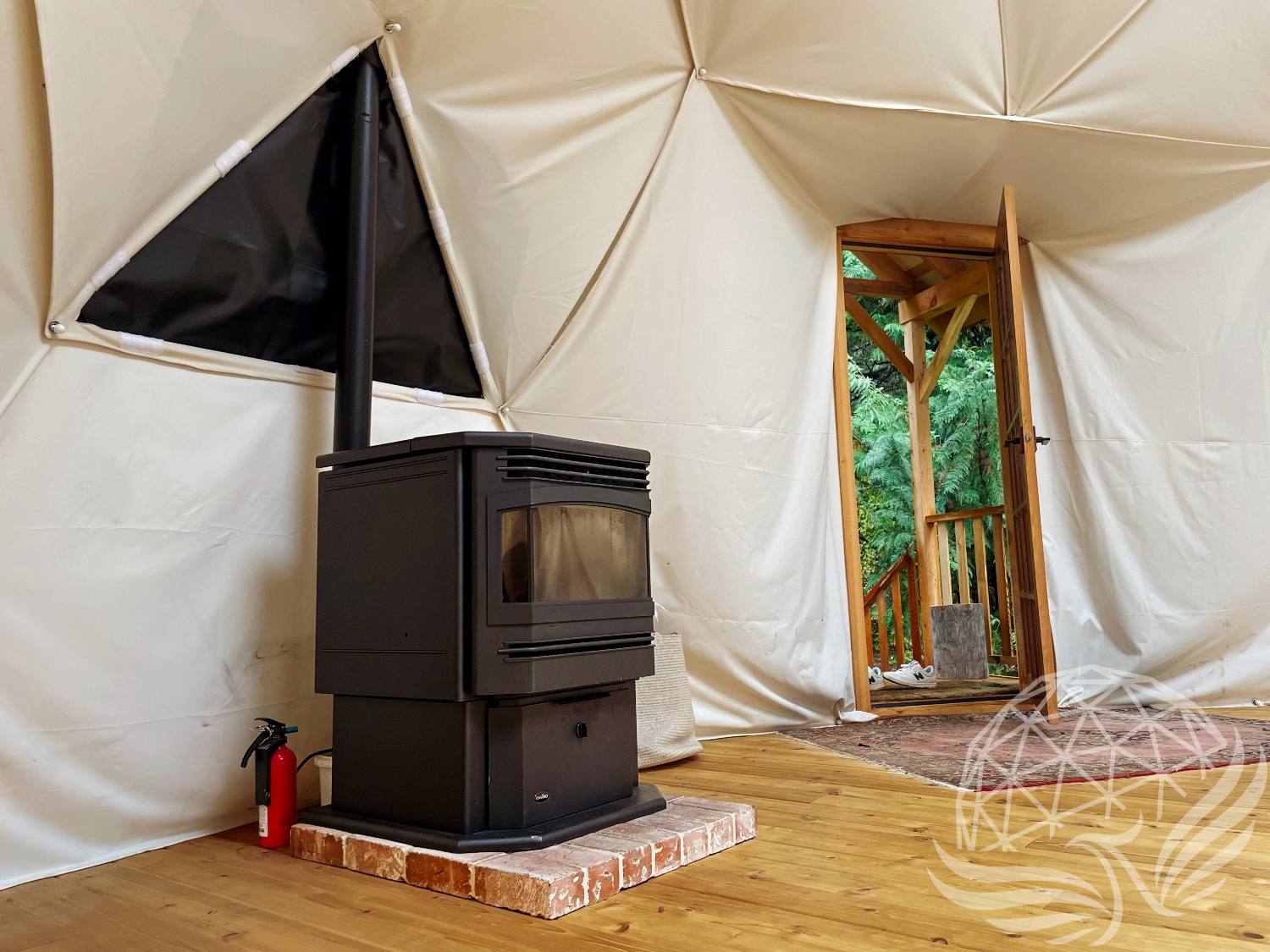 30ft / 9m / 690 sqft All Season Glamping Dome