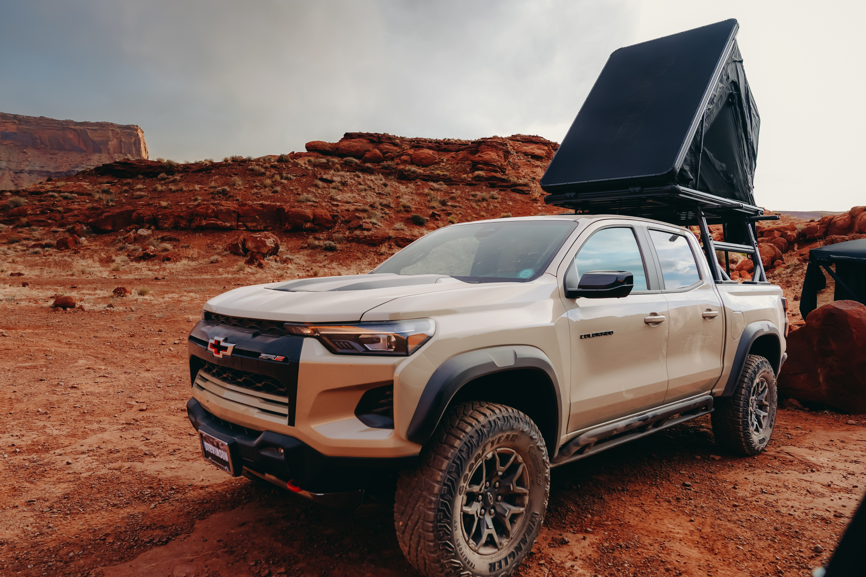 Aspen Lite XL – Compact Hard Shell Rooftop Tent (Sleeps 2–3, Best for Campers Under 6′)