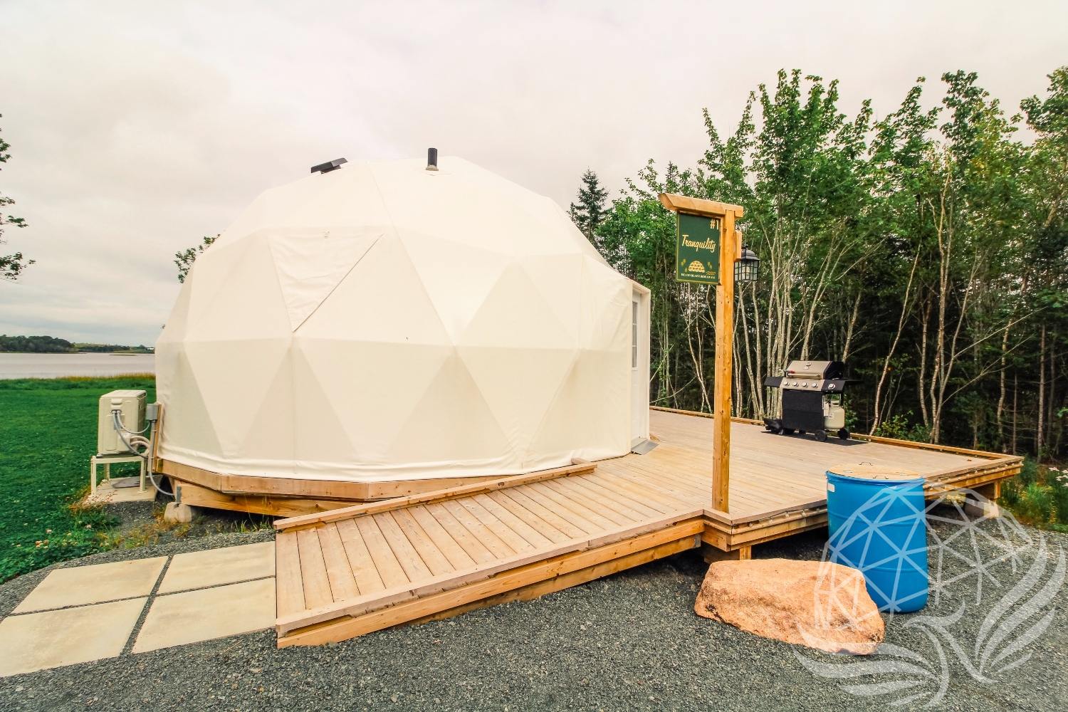 23 ft / 7m / 400 sqft All Season Glamping Dome