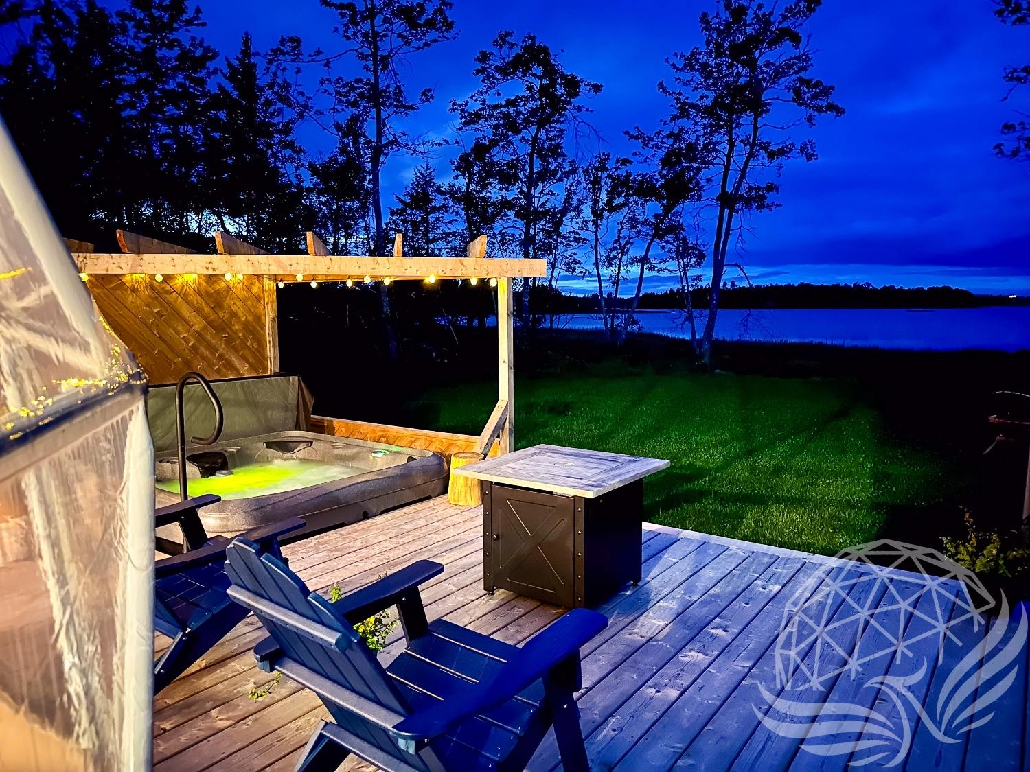 23 ft / 7m / 400 sqft All Season Glamping Dome
