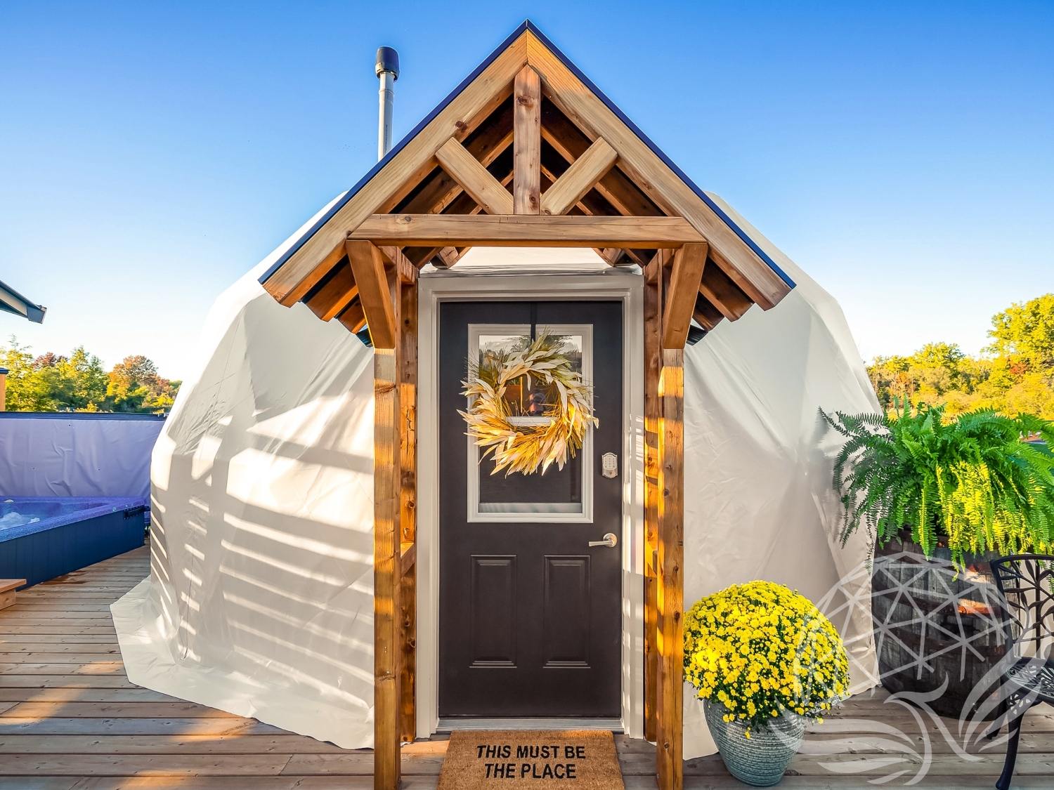 23 ft / 7m / 400 sqft All Season Glamping Dome
