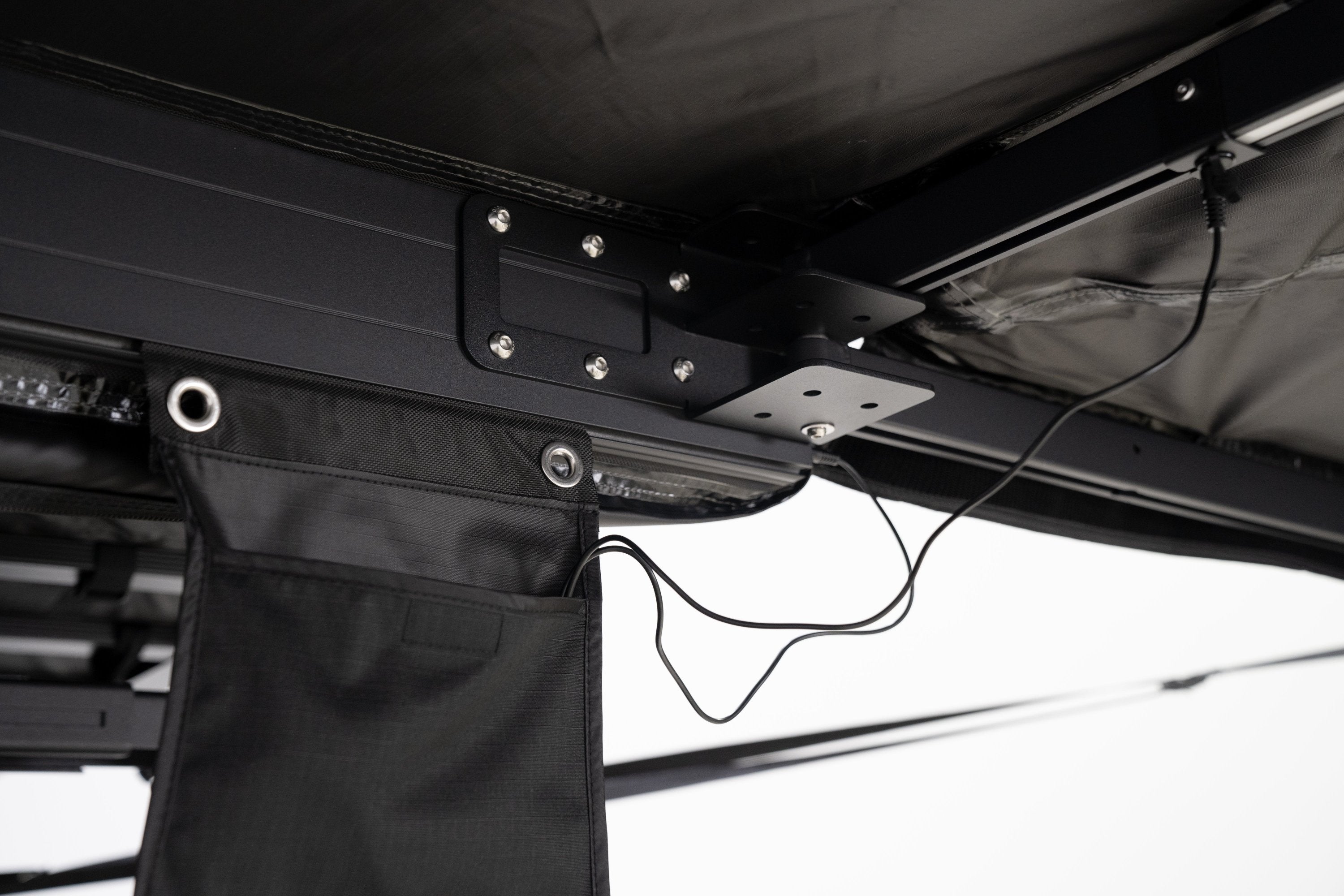 FreeSpirit 180 Tailgate Awning